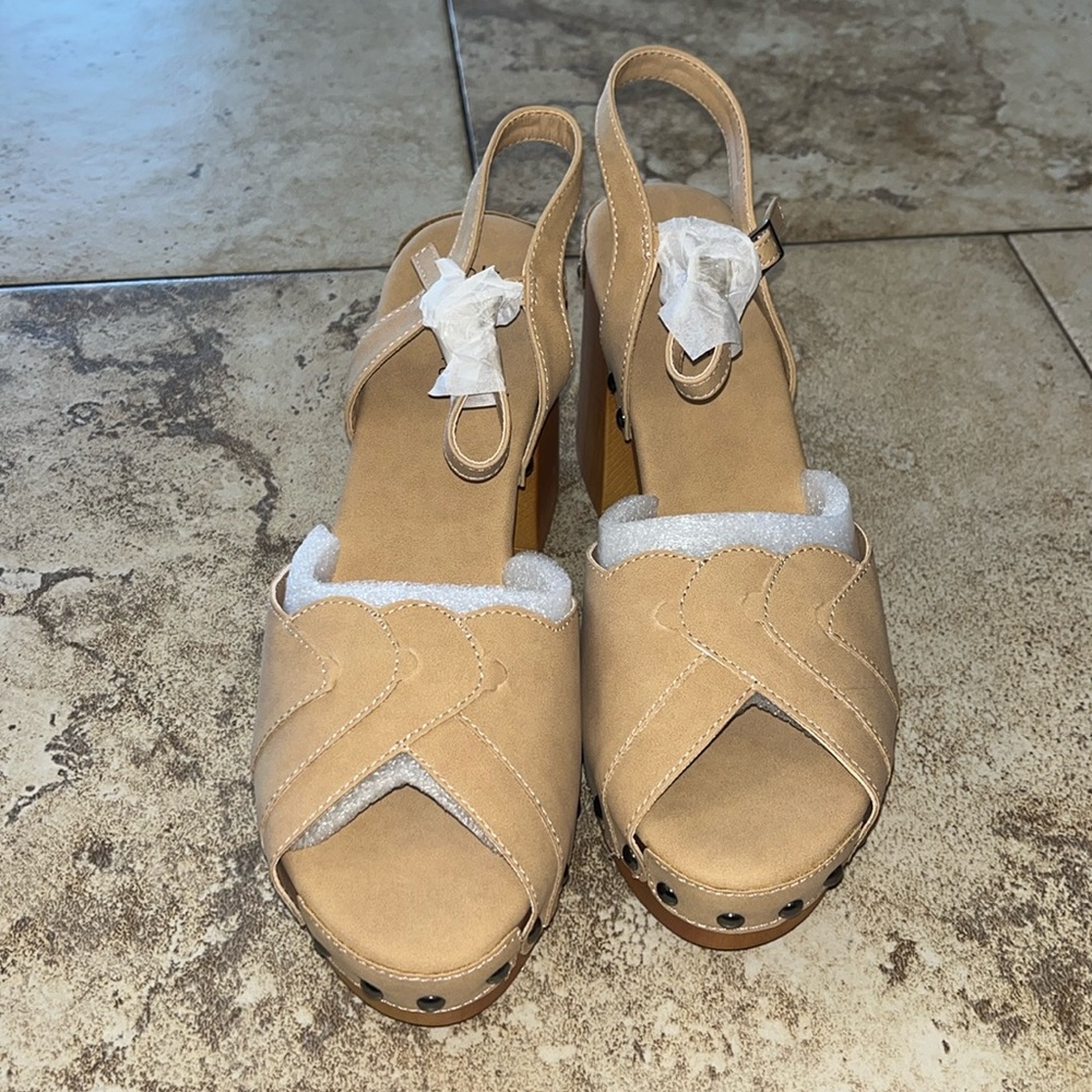 JOURNEE Collection ALARY style in tan size 12